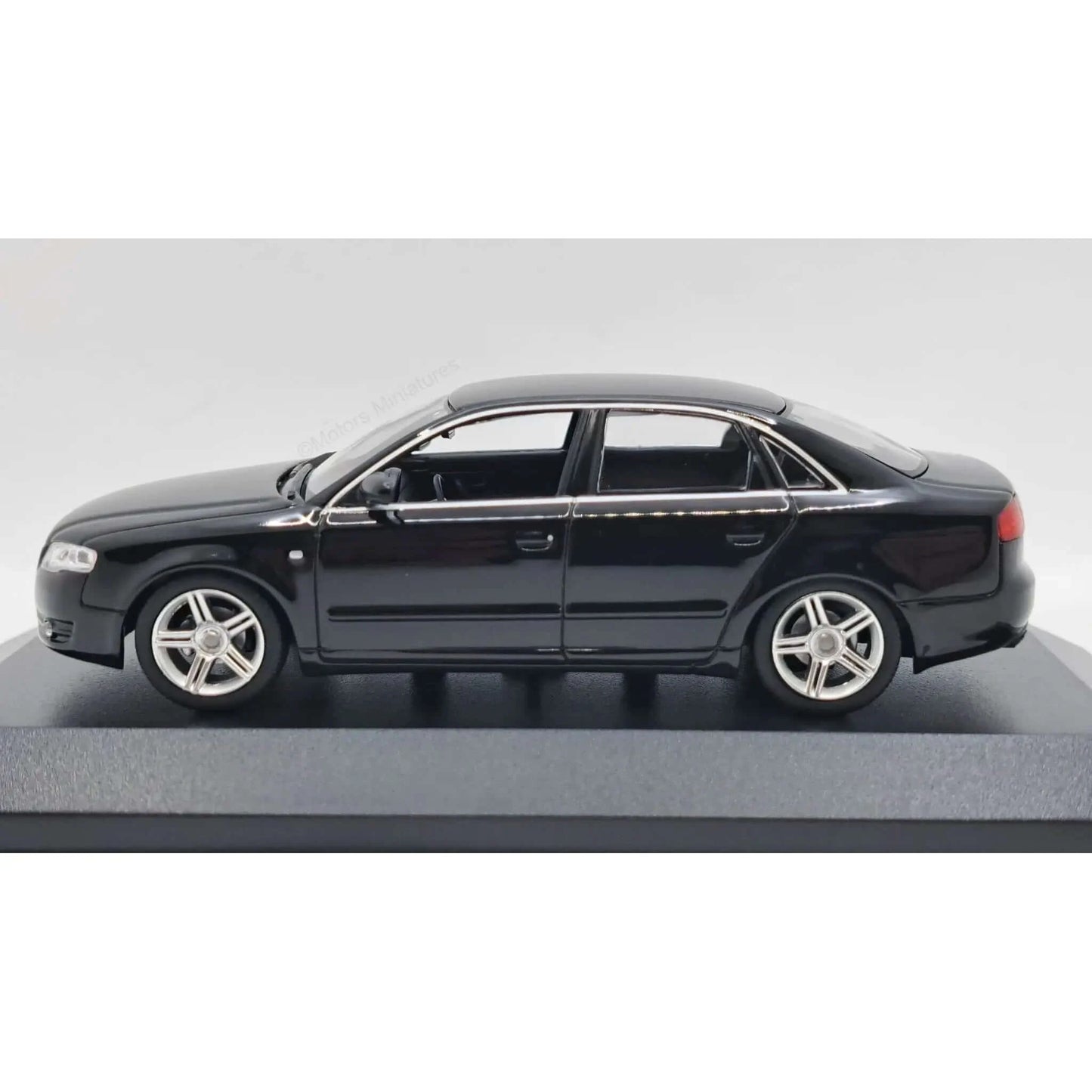 Audi A4 2004 Noir Maxichamps 1/43 | Motors Miniatures
