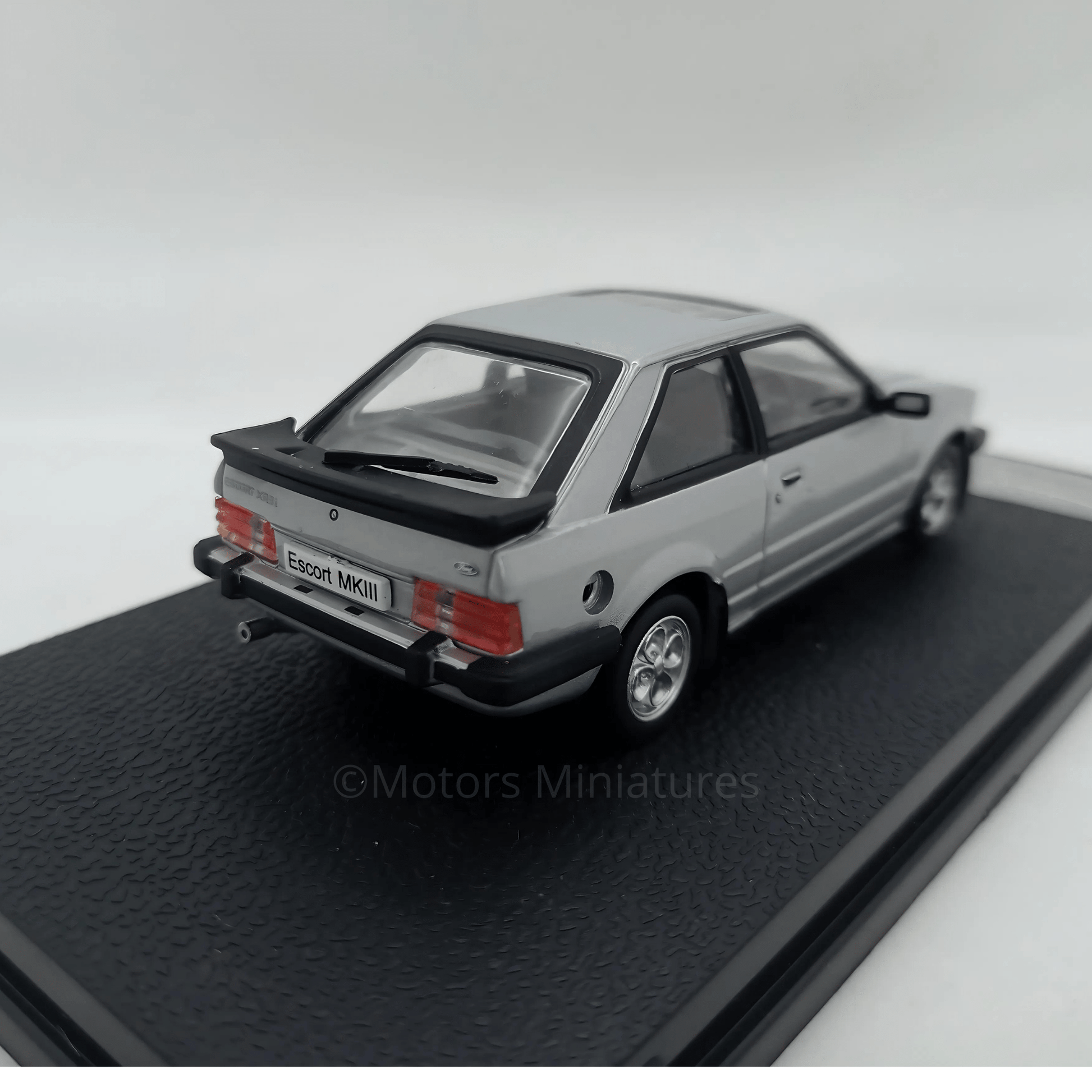 Ford Escort MKIII XR3I RHD 1993 Strato Silver Triple9 - Vitesse 1/43 - T9 - 43092