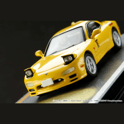 Mazda RX - 7 FD3S Red Suns Intial D VS Takeshi Nakazato et figurine Keisuke Takahashi Hobby Japan 1/64 - HJ645007DB