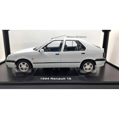 Renault 19 1994 Triple9 1/18 - T9-1800454