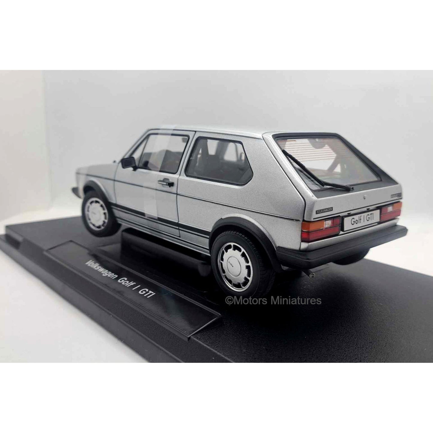 Volkswagen Golf I GTi Silver Welly 1/18 - welly18039s